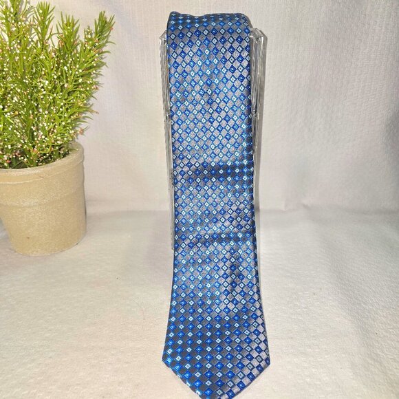 GEOFFREY BEENE SILK TIE BLUE WITH BLUE GRAY DIAMOND DESIGN MENS EUC - Picture 1 of 5